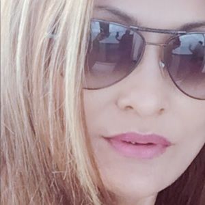 Meet your Posher, Joy